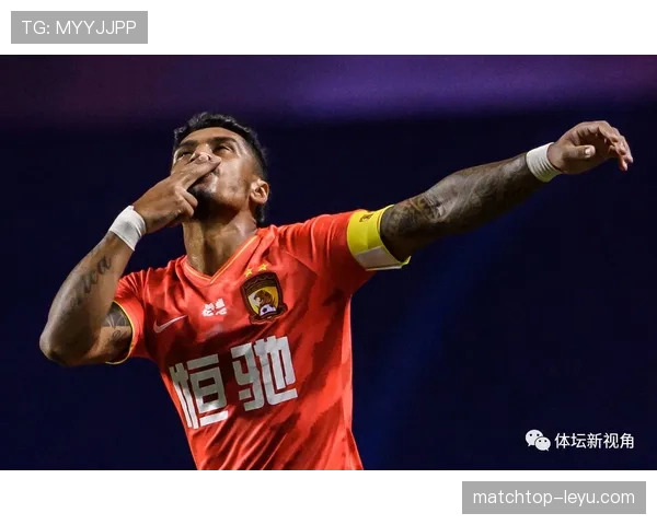 劳尔·希门尼斯状态回暖重返赛场，助球队迎战强敌