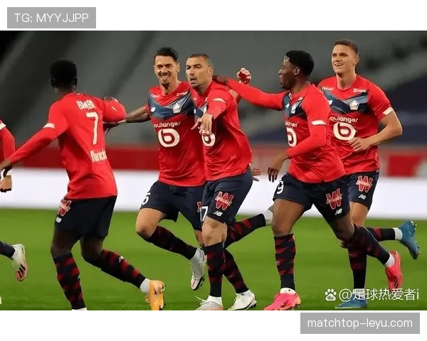 尼斯防线稳固助球队连战连捷,法甲赛场表现亮眼 尼斯防线稳固助球队连战连捷,法甲赛场表现亮眼