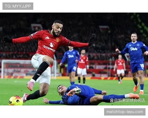 曼联近期防线失误频现,对球队联赛表现造成影响,引发多方争议 曼联近期防线失误频现,对球队联赛表现造成影响,引发多方争议
